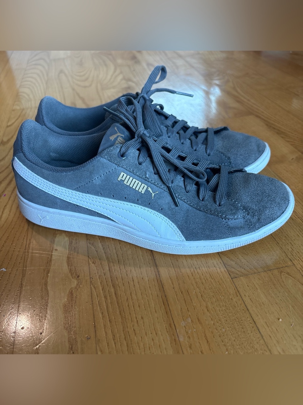 Puma SoftFoam Suede Classic Shoes Gray white Low Sneakers cushioned Womens Sz 9